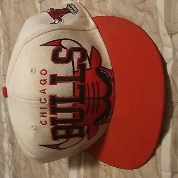 Chicago Bulls Hat - Picture 1 of 4